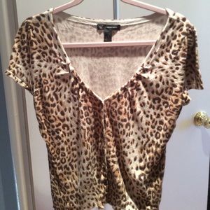 Leopard print knit short sleeve knit top